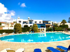 Apartment with large pool